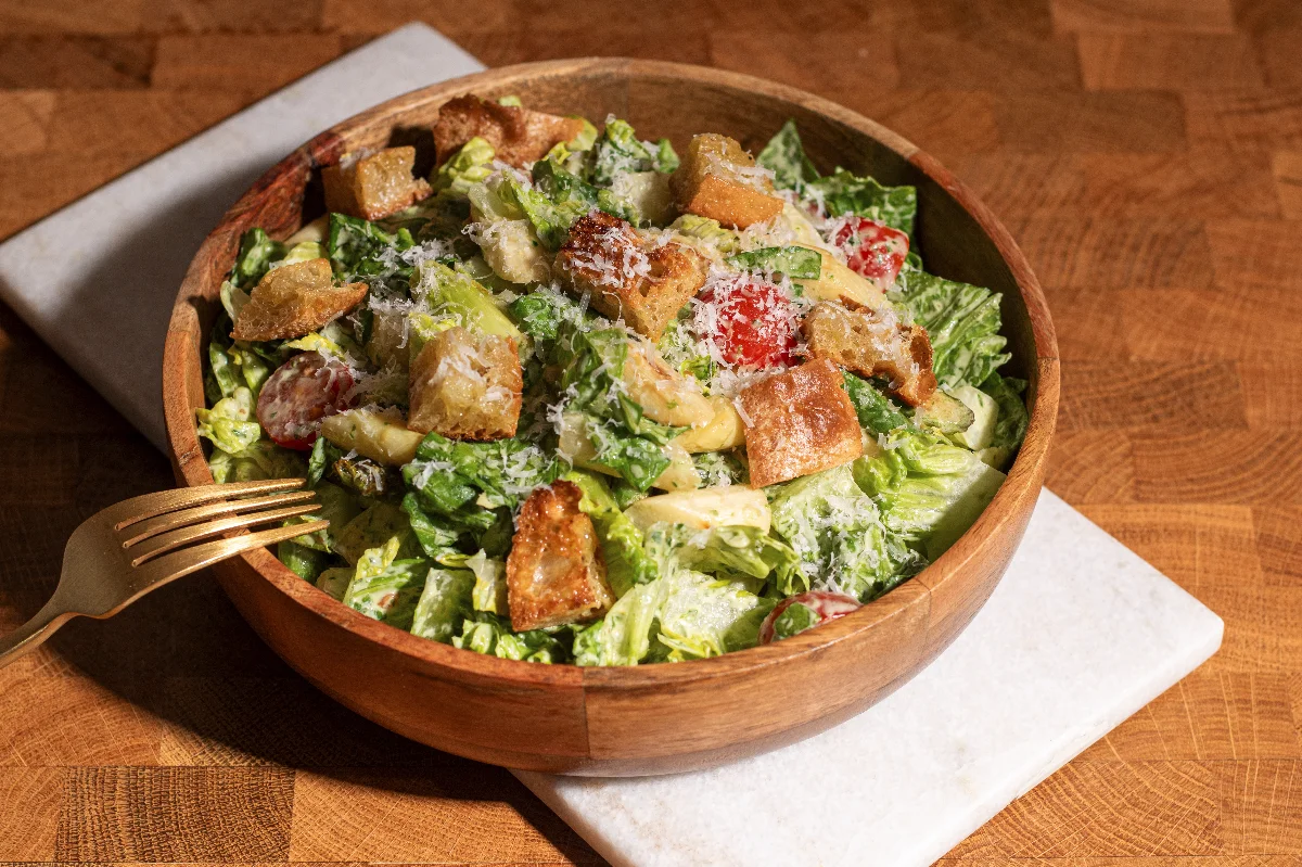 Schneller Spargel Bärlauch Ceasar Salad