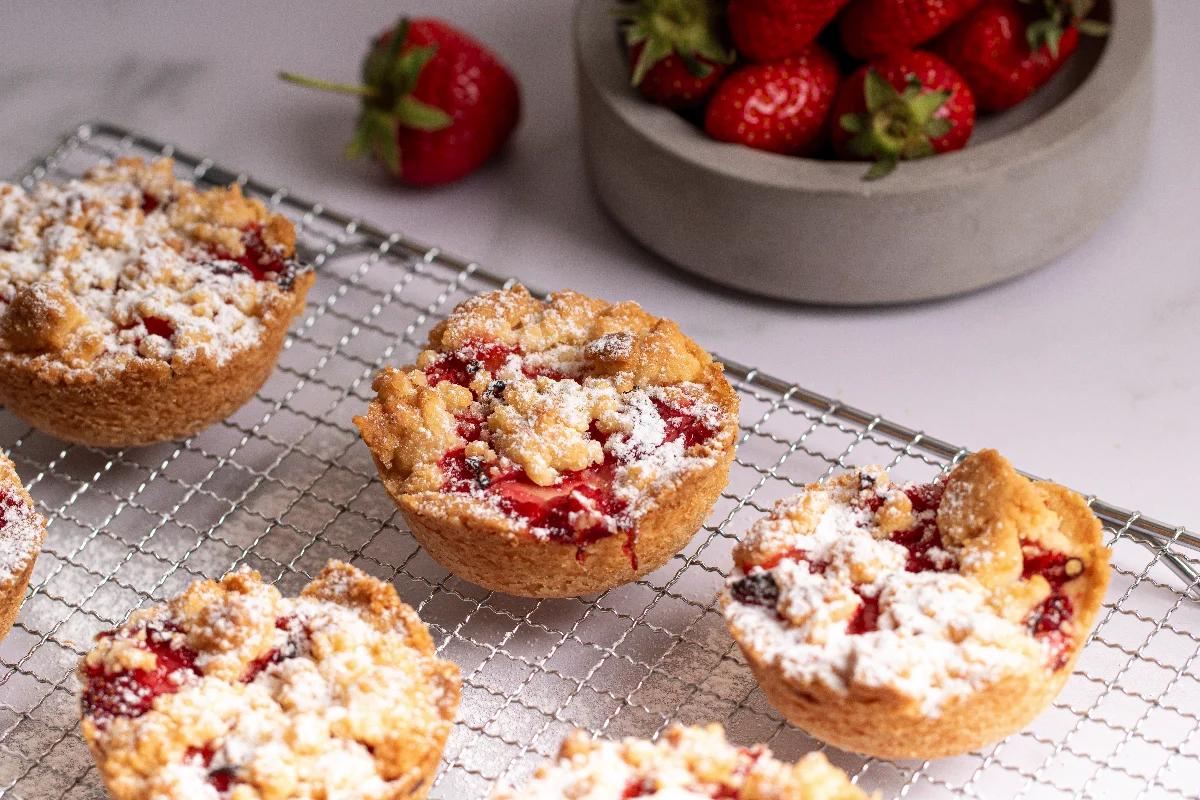 Erdbeer-Vanillepudding-Streusel Cookies