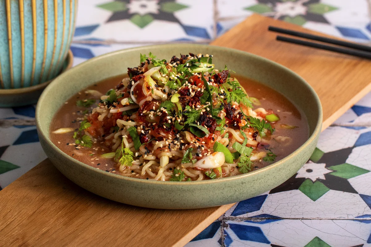 Kalte Sommer-Tomaten Ramen