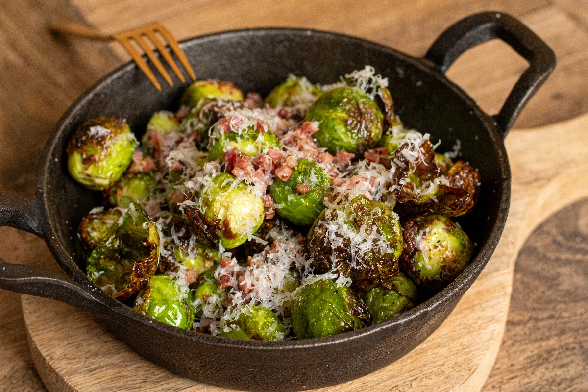 Rosenkohl im Airfryer mit Speck und Parmesan