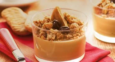 Kaffee-Panna-Cotta mit Biscoff Crumble