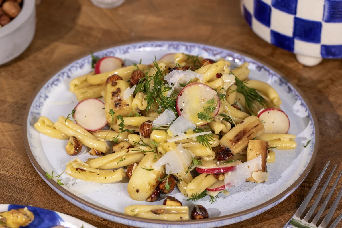 Weißer Spargel-Nudelsalat mit Dill