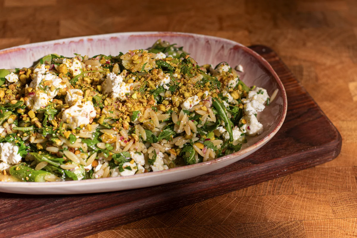 Schneller Spargel-Orzo Salat