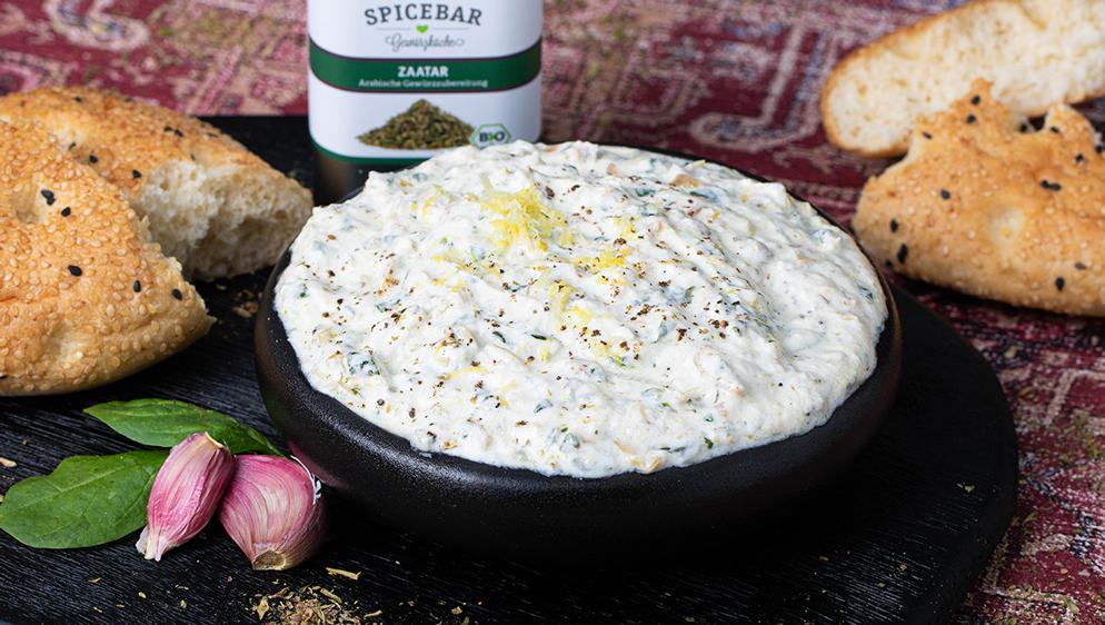Zitronen Zaatar Dip mit Artischoke und Spinat