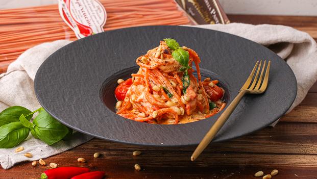 Spaghetti al Peperoncino mit Burrata-Tomaten-Sauce