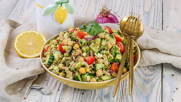 Mediterraner Kichererbsensalat mit Thunfisch und Zitrone