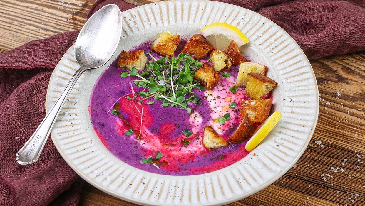 Köstliche Rotkohl-Apfelcreme-Suppe