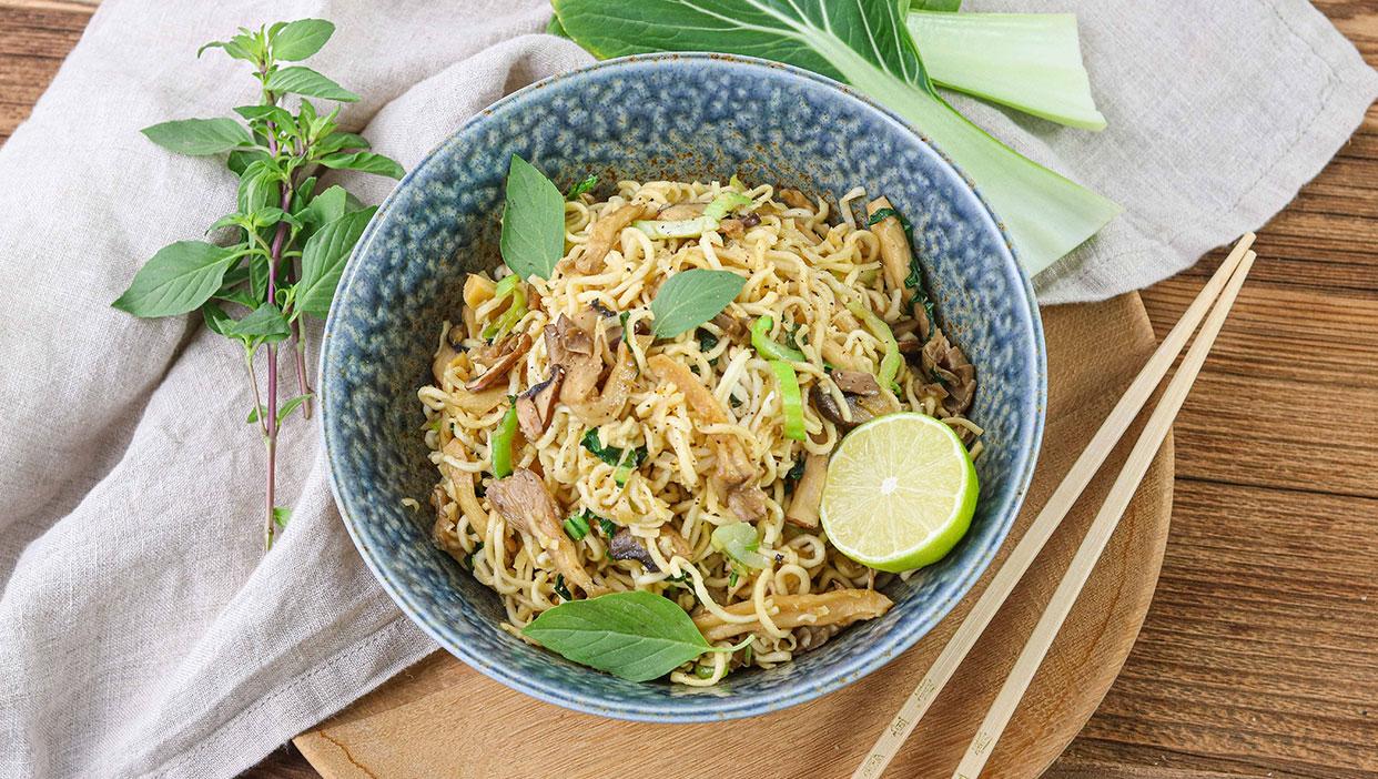 Pilze nach Thai-Art mit Mie Nudeln