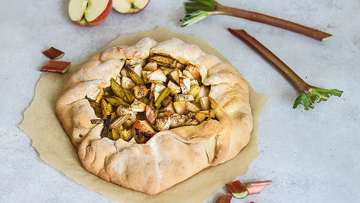 Vegane Tarte Rustique mit Rhabarber und Apfel