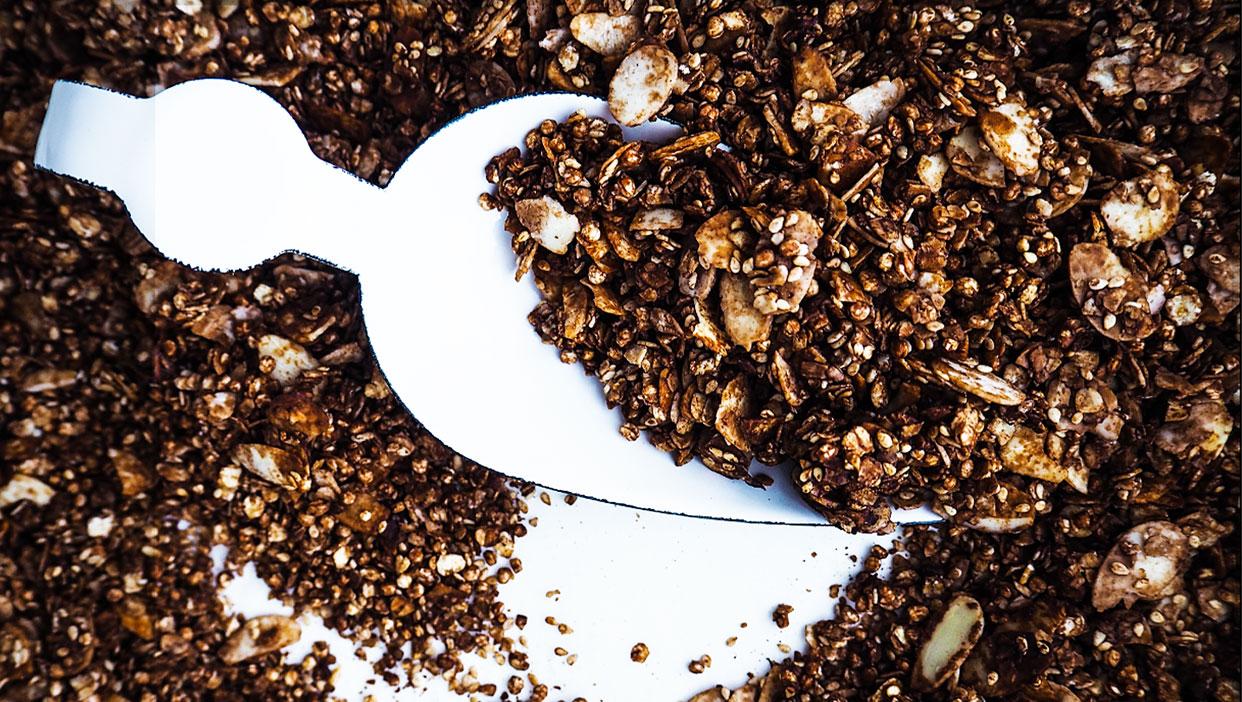 Schokoladiges Mandel-Sesam-Granola
