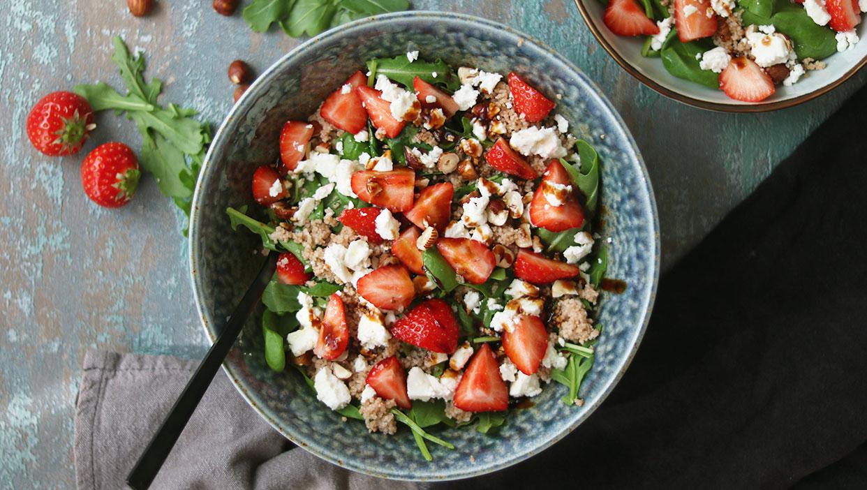 Couscous Salat mit Erdbeeren und Feta