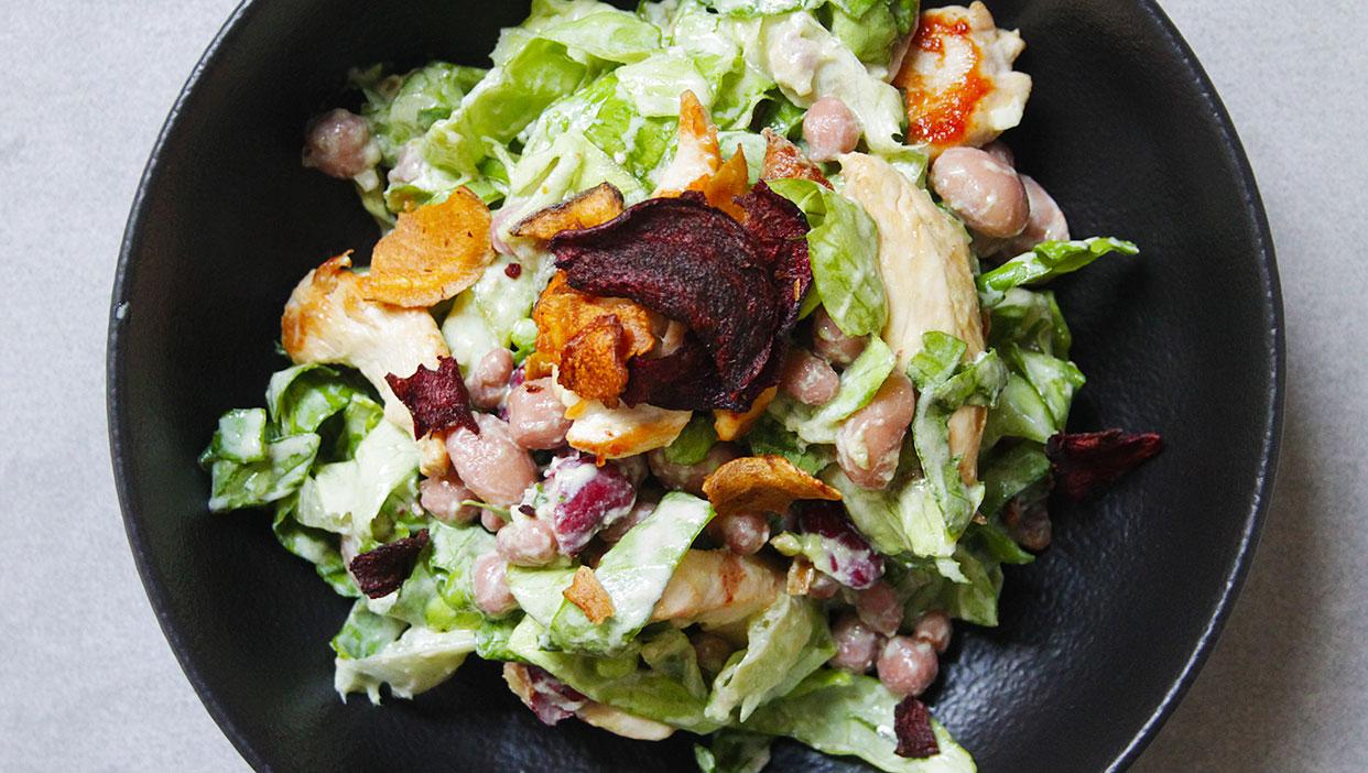 Knuspriger 12-Minuten Gemüsechips-Salat