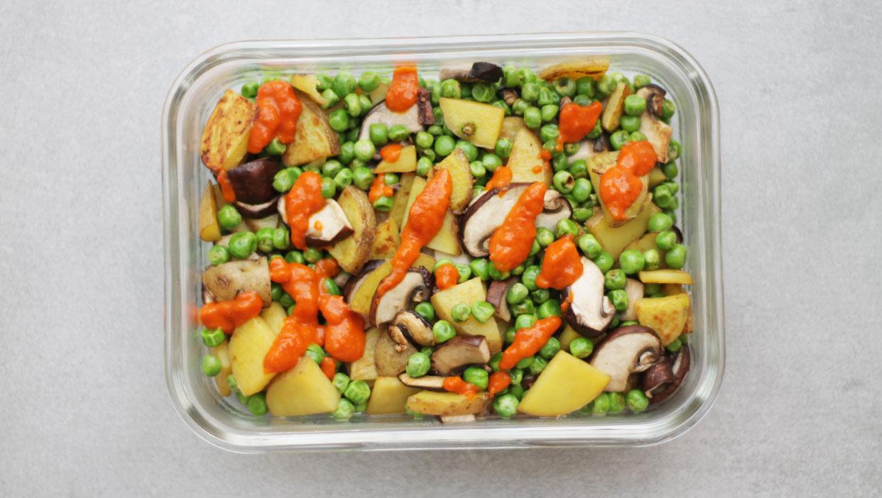Schnelle Bratkartoffeln mit Erbsen und Champignons to-go
