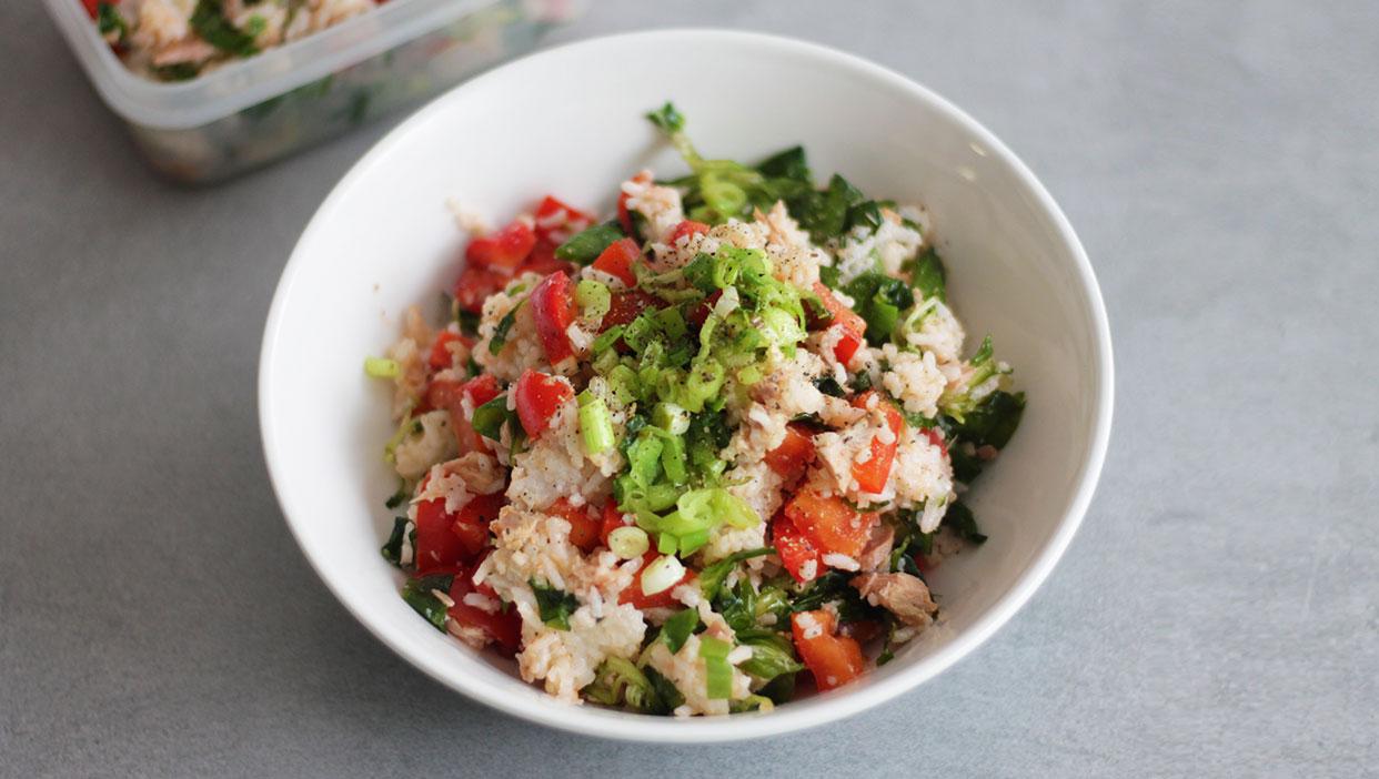 Vollkornreissalat mit Thunfisch und Cherry-Tomaten