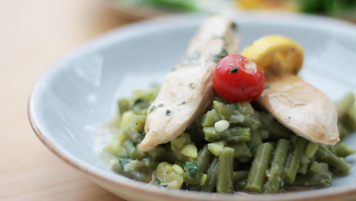 Mediterranes Maishühnchen auf Kartoffel-Bohnen-Eintopf