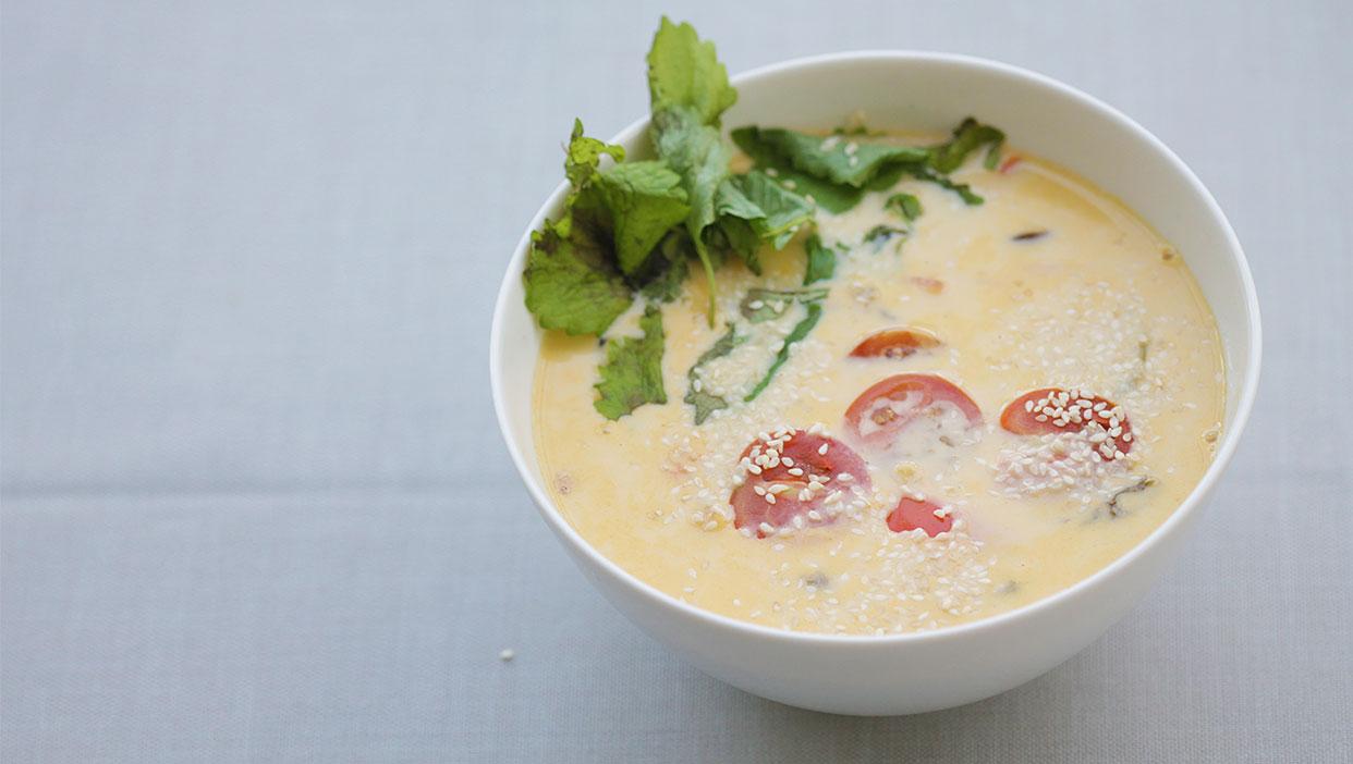 Aromatische Kokosmilch-Thai-Suppe