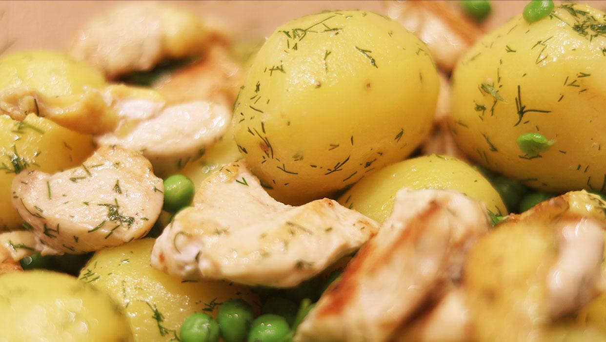 In Butter geschwenkte Dillkartoffeln mit Maishühnchen