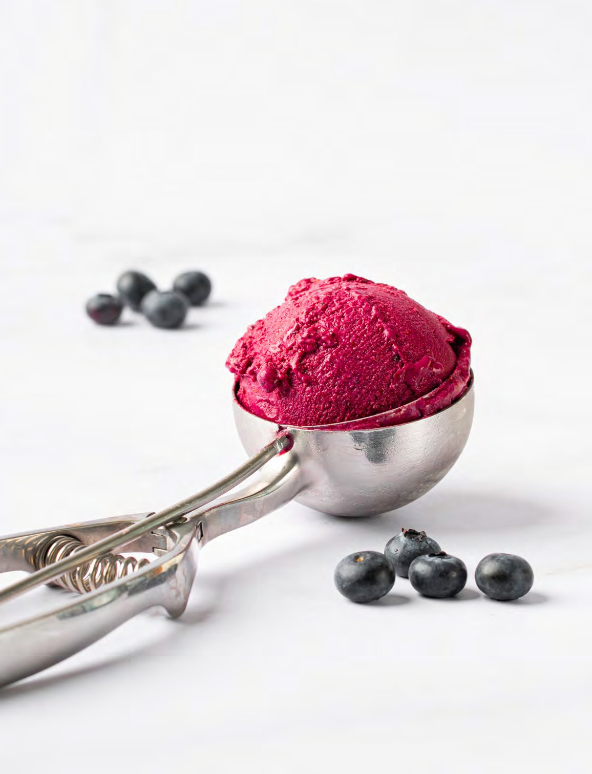 Blaubeer Buttermilch Gelato