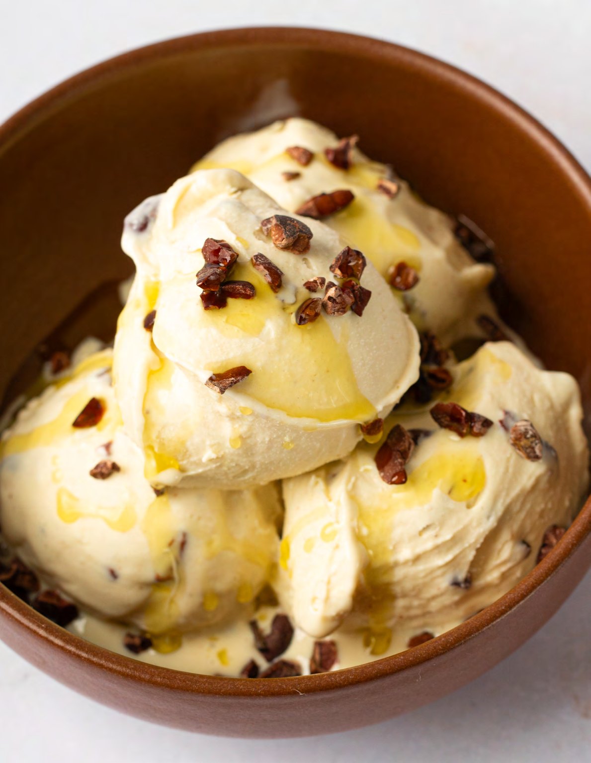 Olivenöl-Kakaonibs Gelato