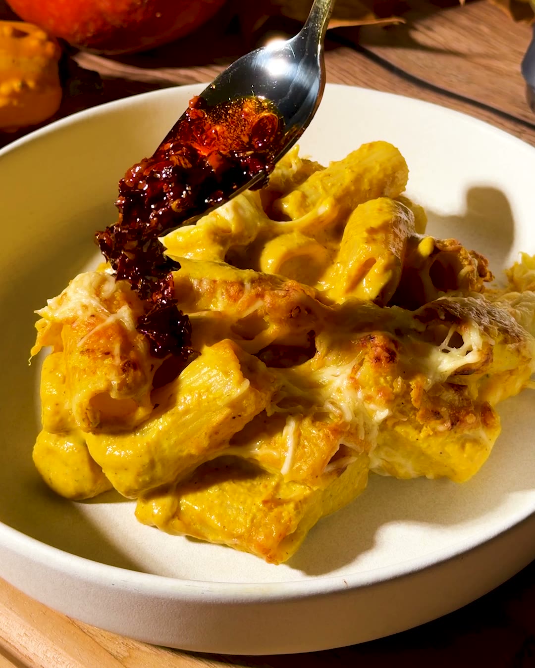 Cremige Airfryer-Kürbispasta mit Burrata