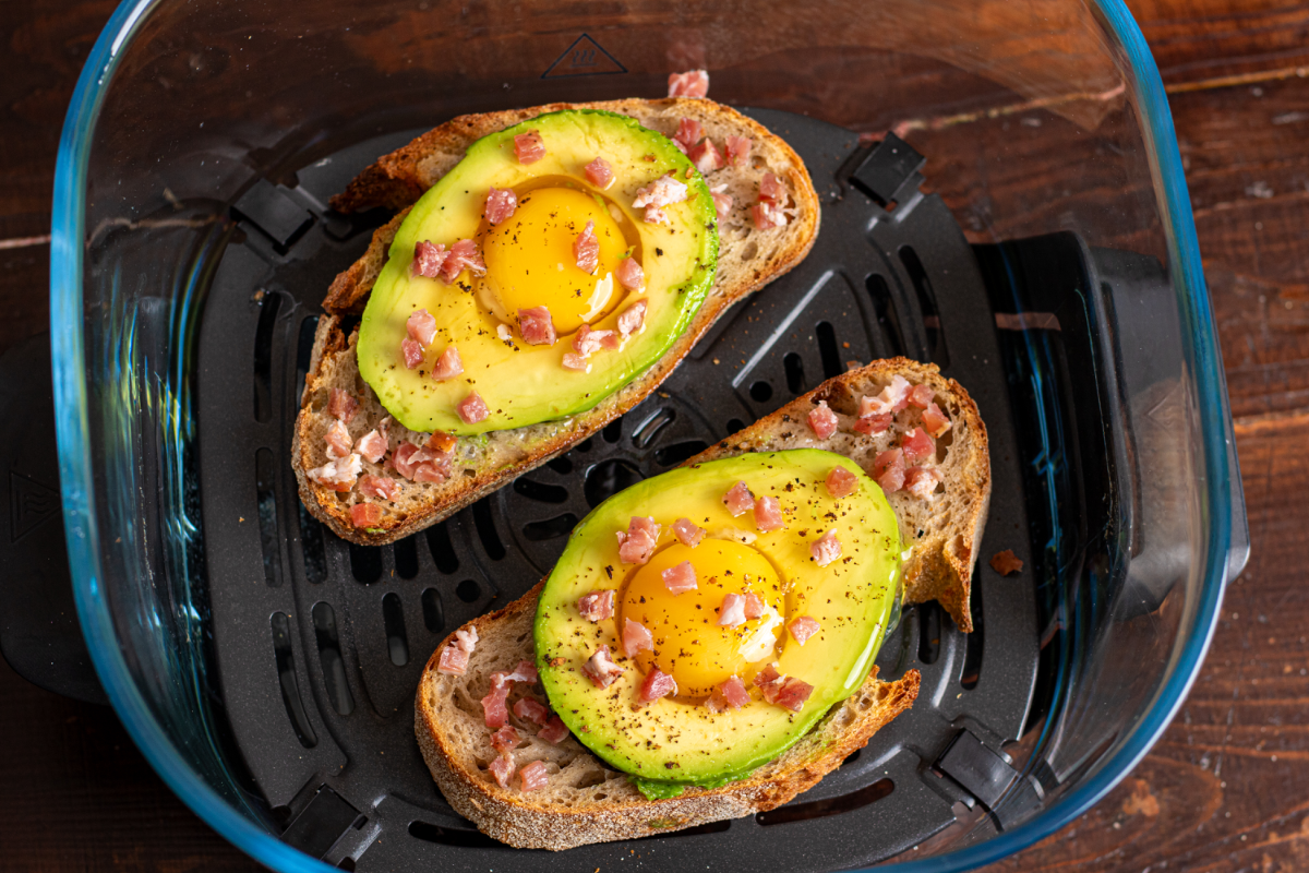 Avocado-Ei im Sauerteig-Nest aus dem Airfryer - Schritt 1