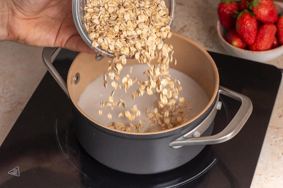 Sommerliches Erdbeer Kokos Porridge - Schritt 1
