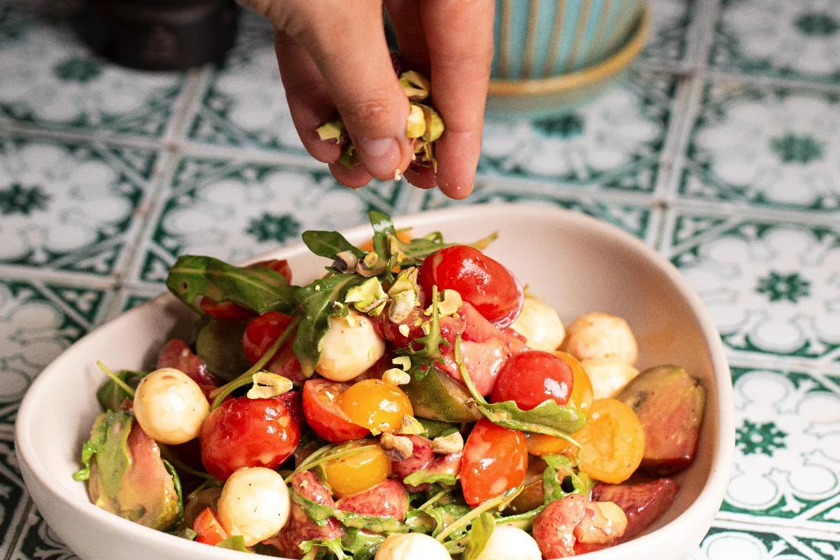 Erdbeer Tomatensalat mit Balsamico und Mozzarella - Schritt 4