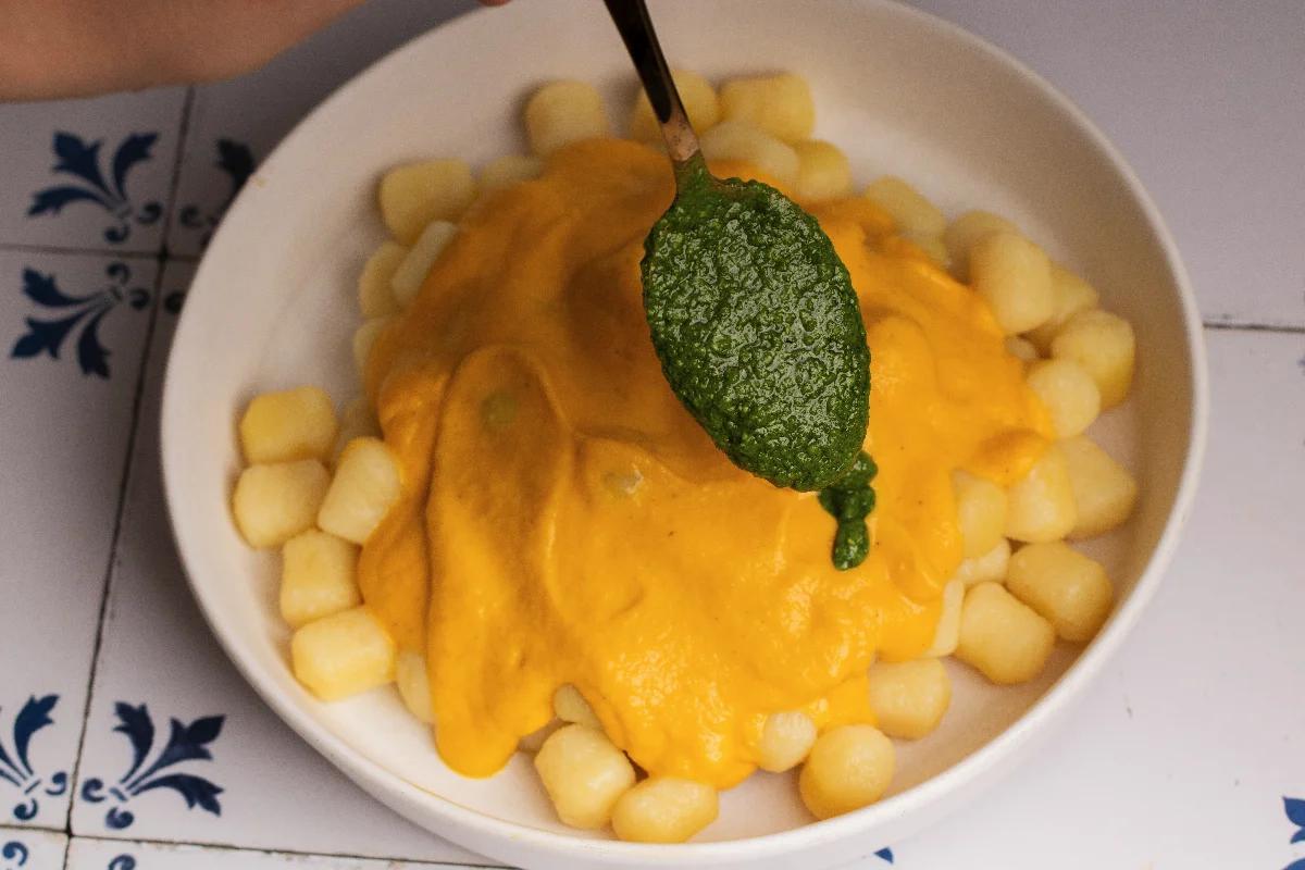 Gnocchi in Karotten-Orangensauce mit Pesto - Schritt 5