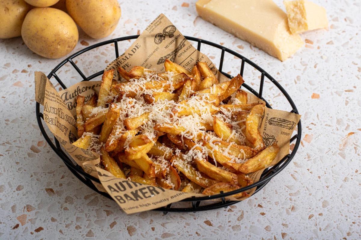 Pommes aus dem Airfryer mit Parmesan