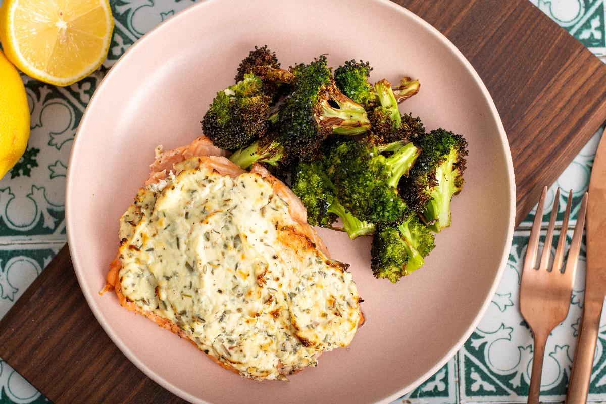 Lachs im Airfryer mit Brokkoli