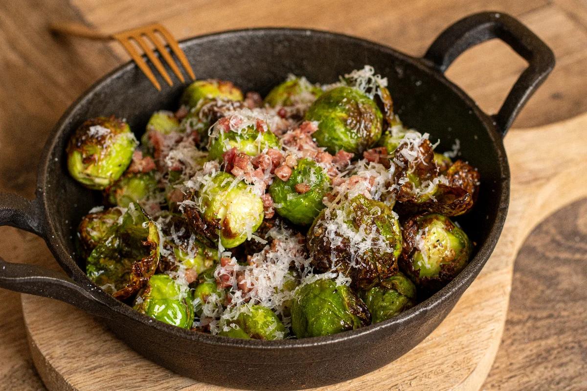 Rosenkohl im Airfryer mit Speck und Parmesan