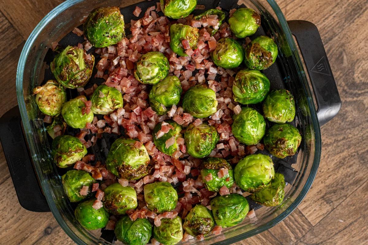 Rosenkohl im Airfryer mit Speck und Parmesan - Schritt 2