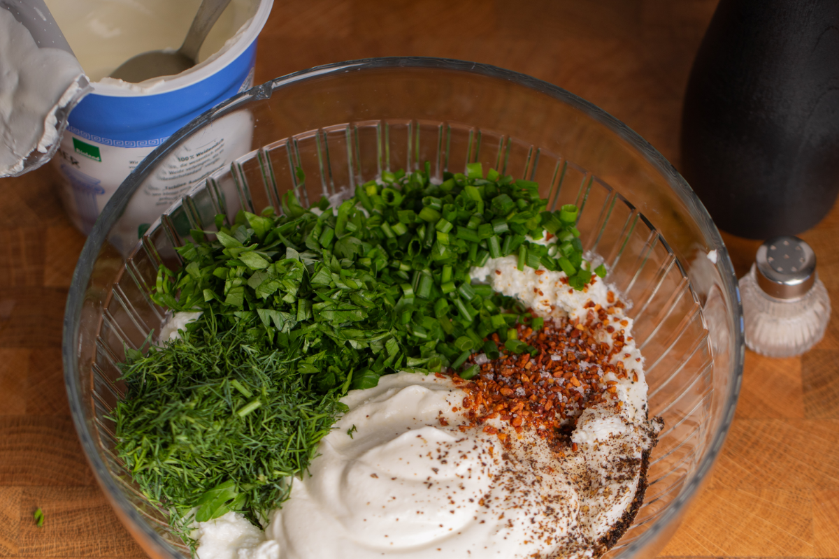 Kartoffeln mit Quark und Gurkensalat - Schritt 4