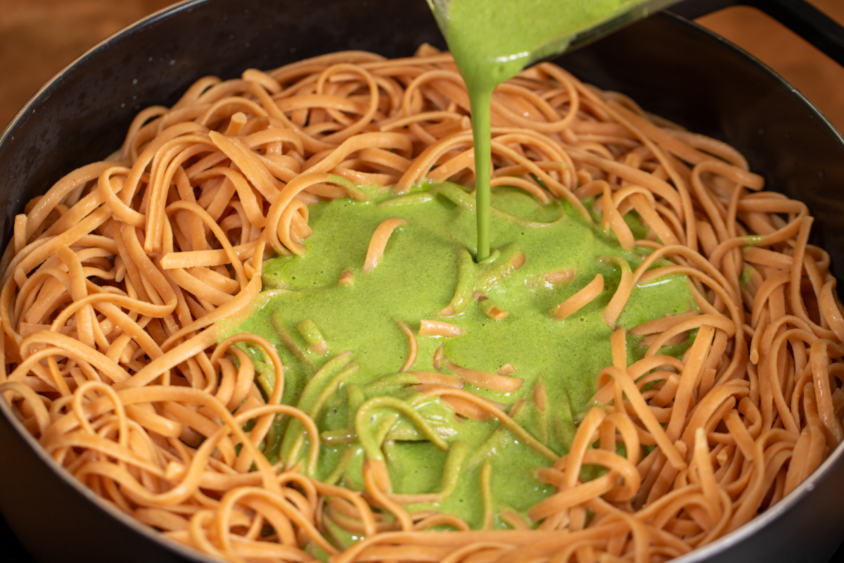Grüne Proteinpasta (mit Spinat und weißen Bohnen) - Schritt 3