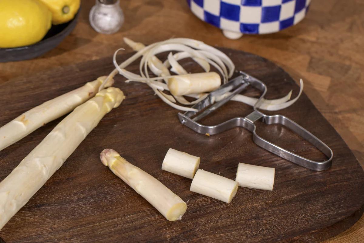 Weißer Spargel-Nudelsalat mit Dill - Schritt 1