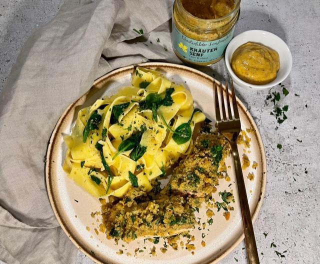 Lachs mit Kräuter-Senf-Kruste und Zitronenpasta