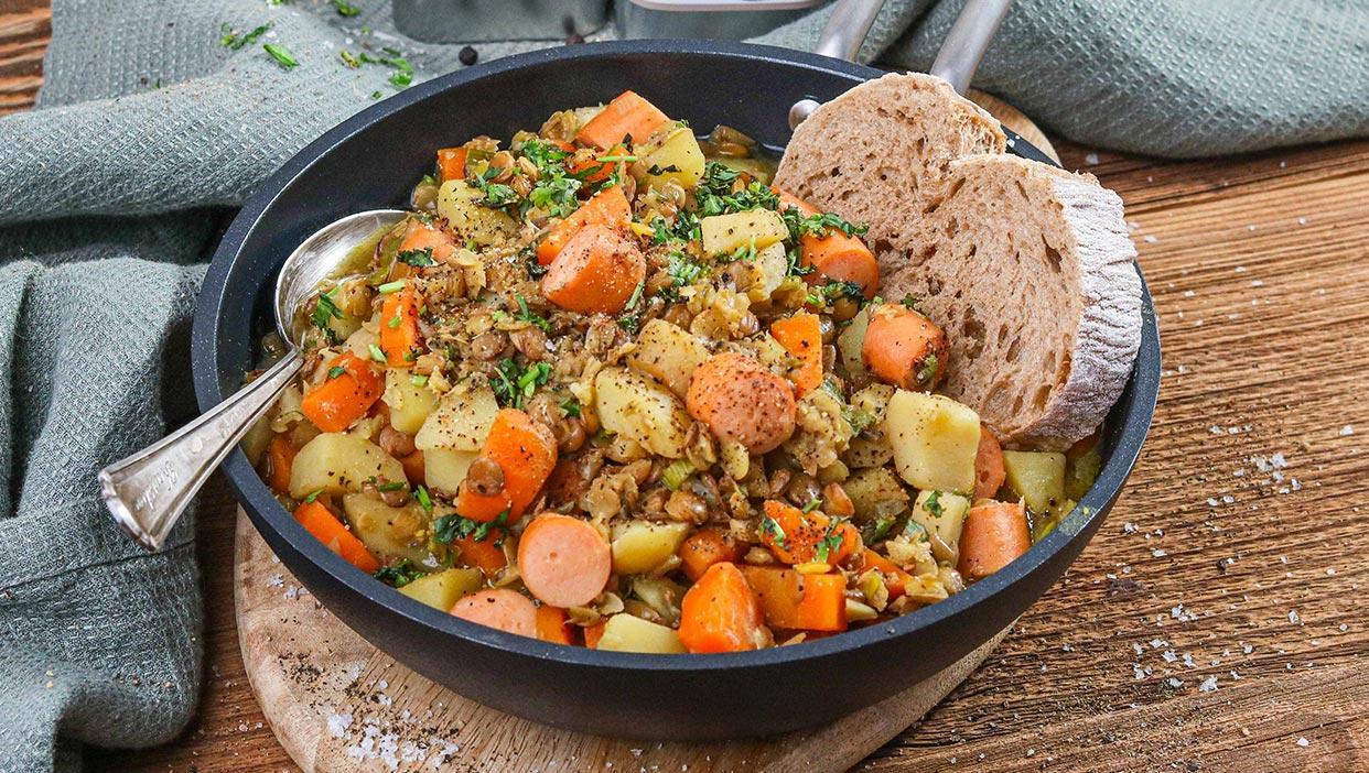 Omas Linsensuppe mit Würstchen