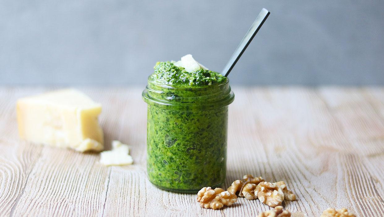 Saisonales Bärlauchpesto mit Walnüssen