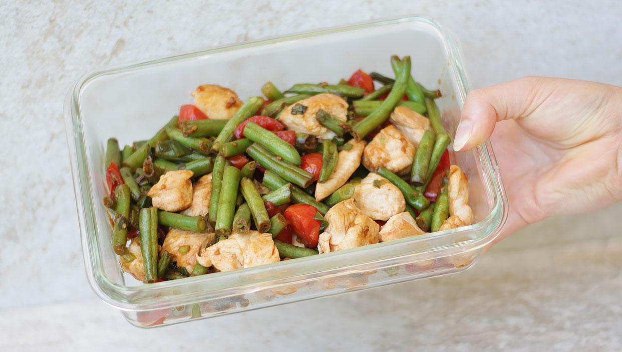 Regionale Bohnen mit Maishühnchen und dezenten Asia-Aromen to-go