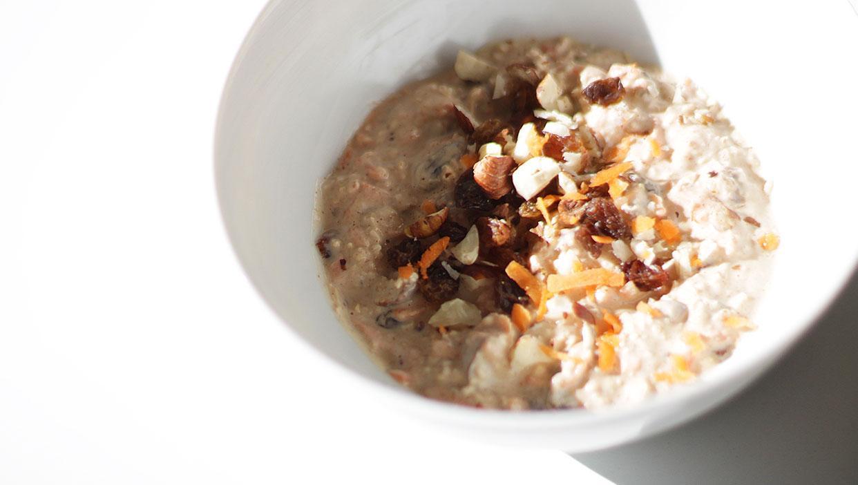 Saftiges Haferflocken-Joghurt-Karotten-Frühstück á la Foodoholic