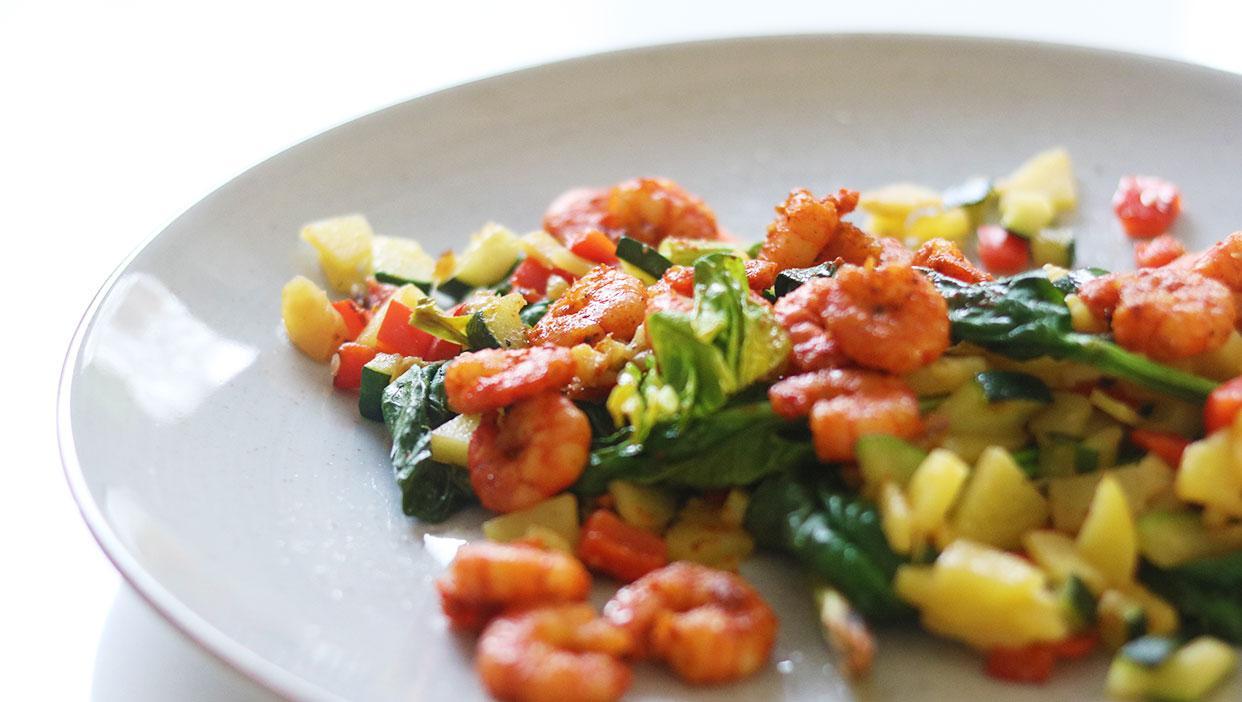 Würzige Shrimps mit geschmortem Gemüse