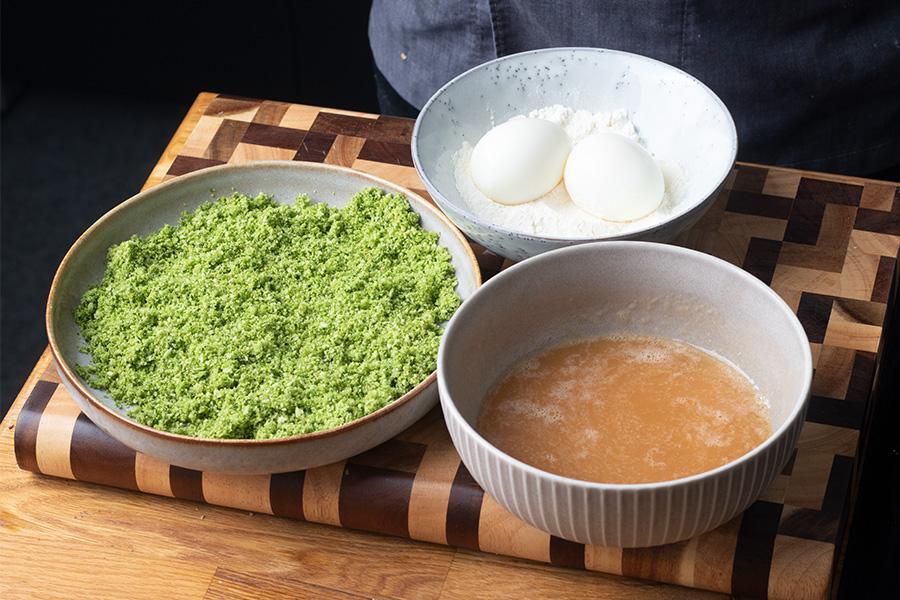 Ausgebackenes Ei auf Parmesan-Sahne-Sauce - Schritt 6