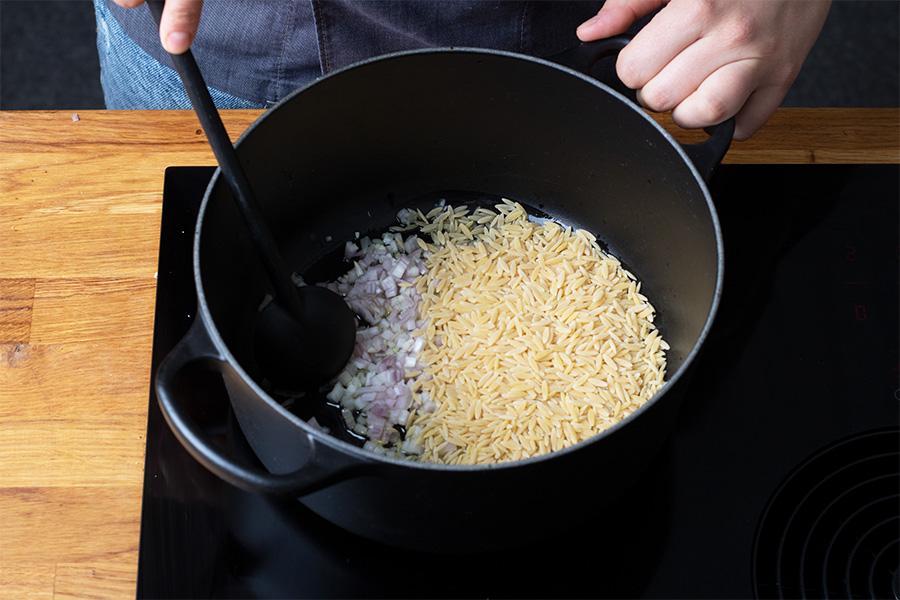Blitzschnelle Orzo-Bärlauch-Pfanne - Schritt 1