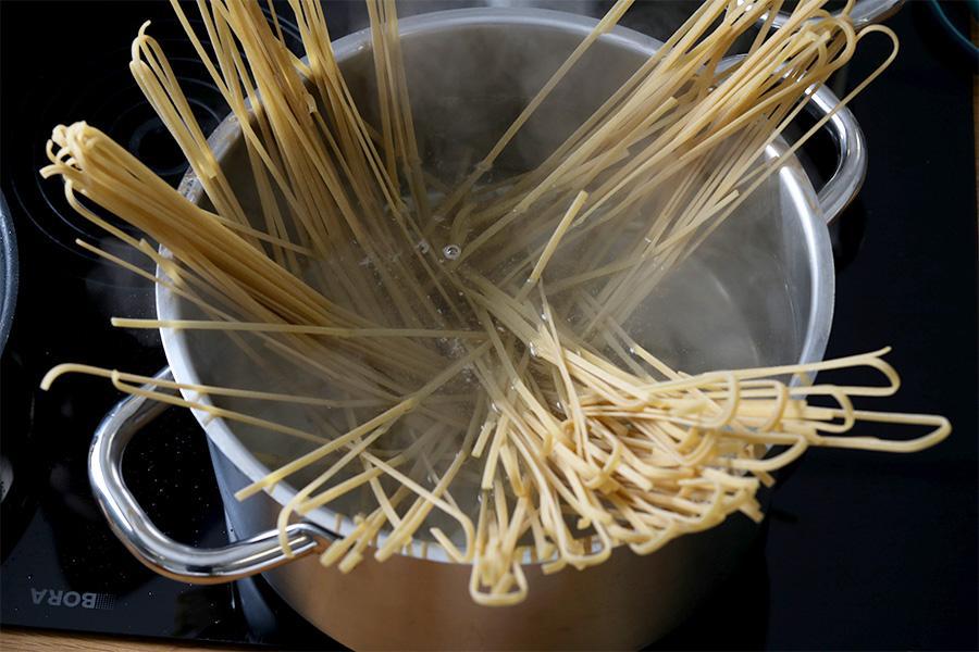 Linguine mit Fenchel und Skrei auf Noilly Prat Rahm - Schritt 1