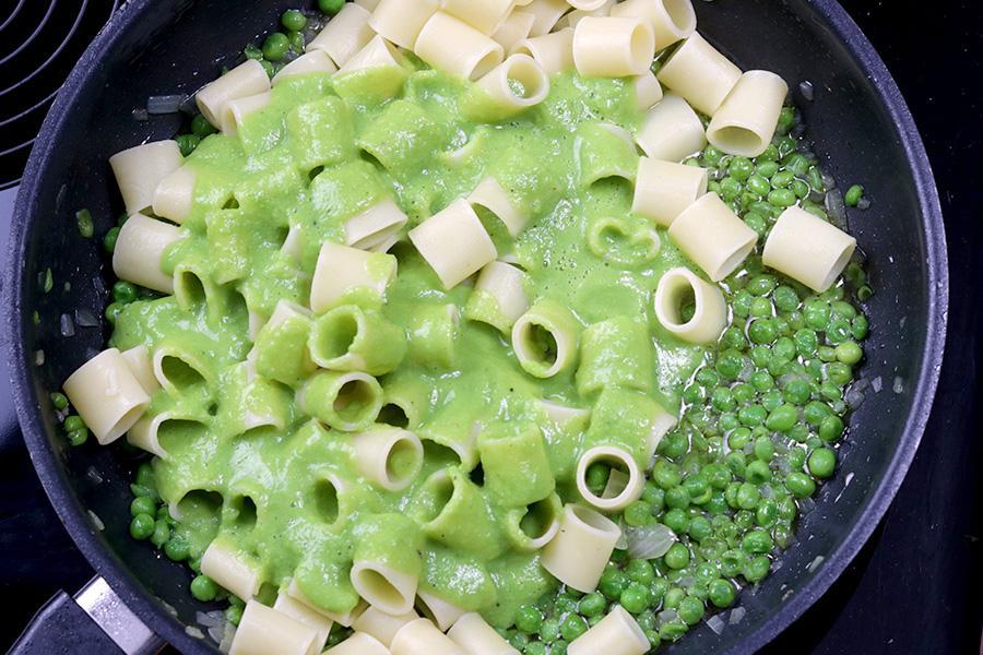 Pasta e Piselli mit Pasta O Tubettone IGP - Schritt 7