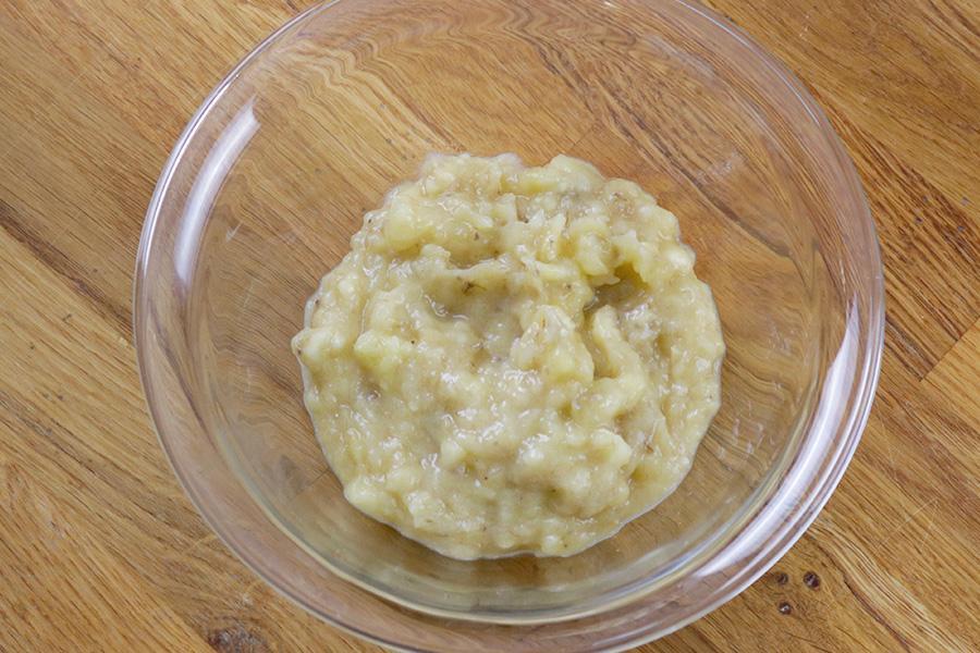 Süßes Kürbis-Bananenbrot mit angemachten Pekannüssen - Schritt 2