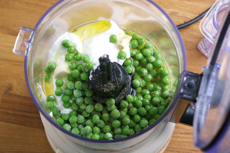 Muschelnudeln mit Joghurt, Erbsen und Chili-Pinienkernen - Schritt 4