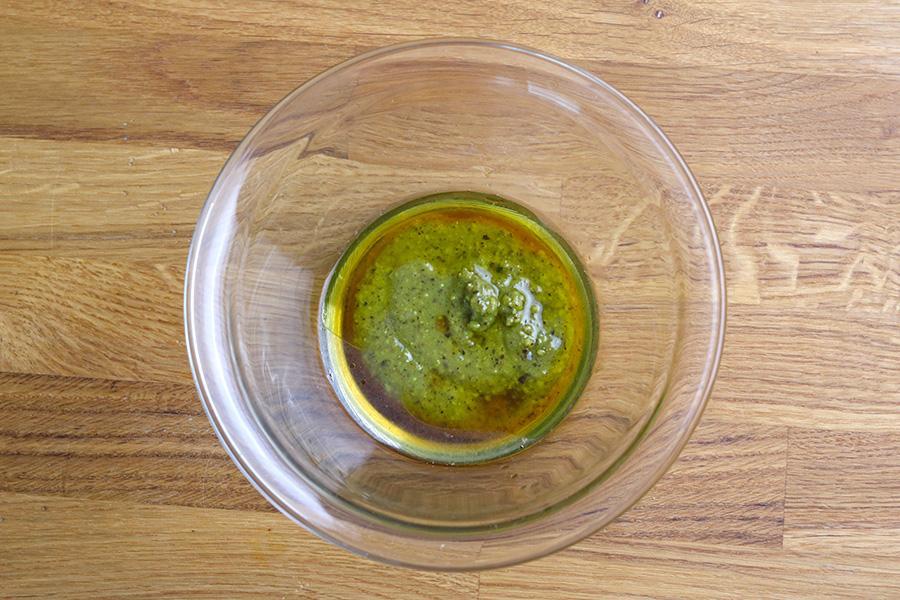 Erdbeer Panzanella Salat mit Pistazienpesto - Schritt 3