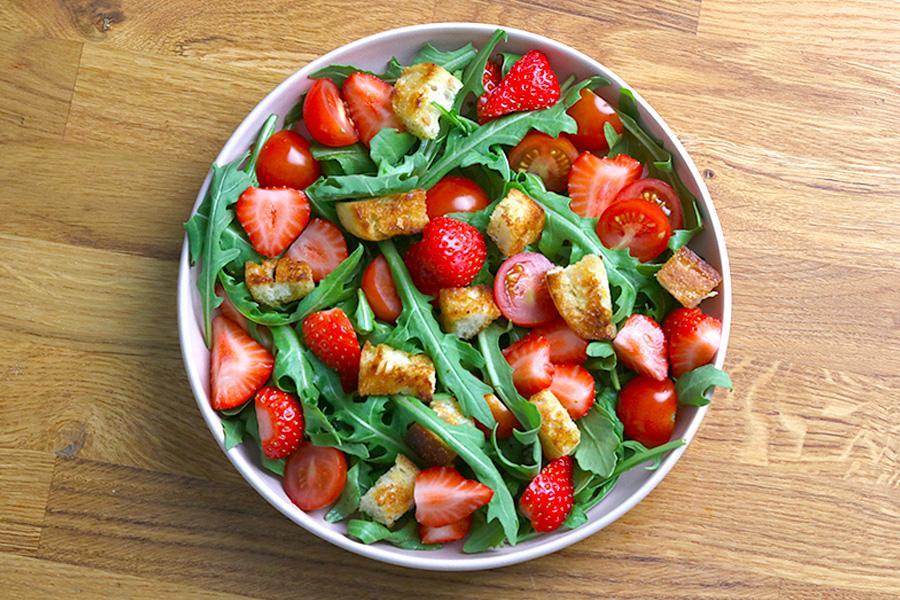 Erdbeer Panzanella Salat mit Pistazienpesto - Schritt 4