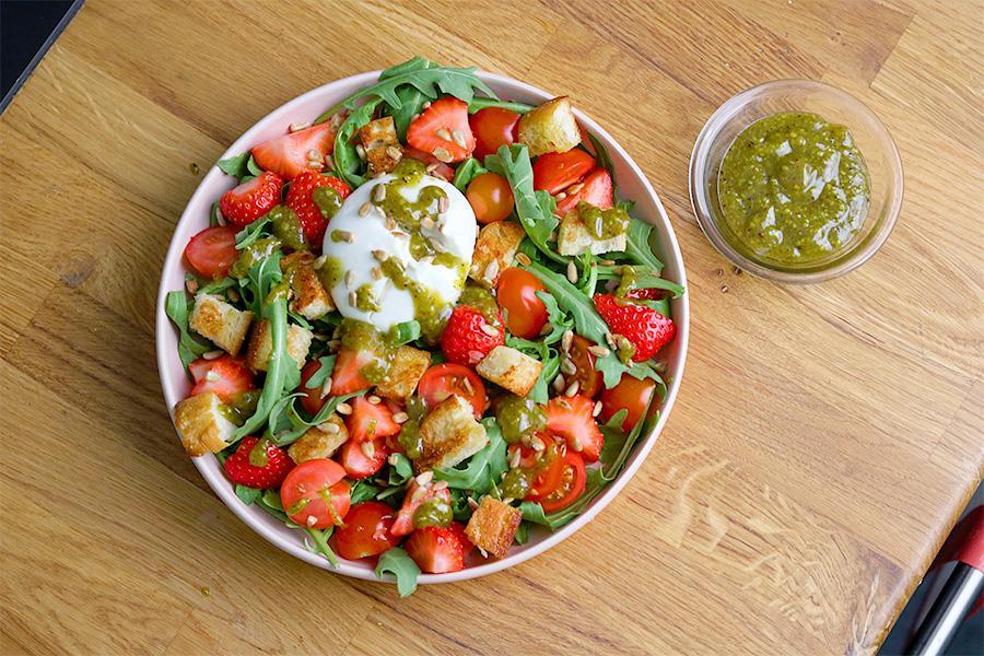 Erdbeer Panzanella Salat mit Pistazienpesto - Schritt 5